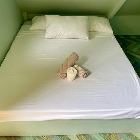 Bed and Breakfast Borbon'S Treehouse By The Sea Mambajao Exterior foto
