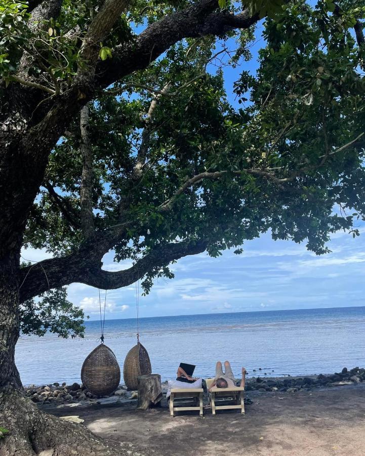 Bed and Breakfast Borbon'S Treehouse By The Sea Mambajao Exterior foto