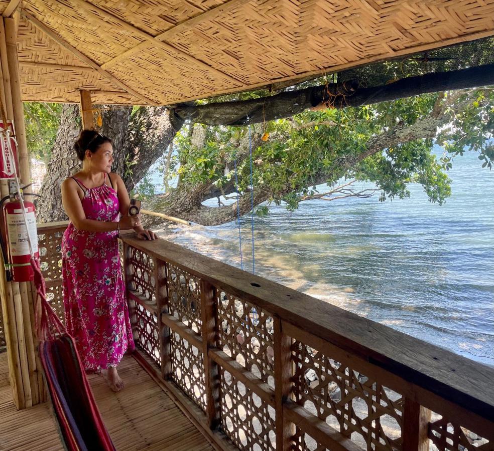 Bed and Breakfast Borbon'S Treehouse By The Sea Mambajao Exterior foto