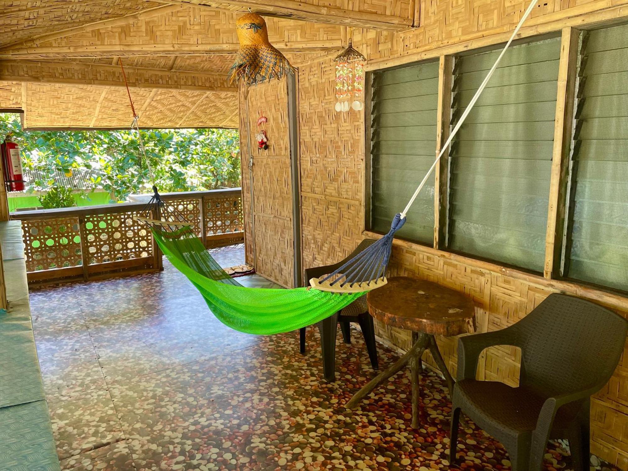 Bed and Breakfast Borbon'S Treehouse By The Sea Mambajao Exterior foto