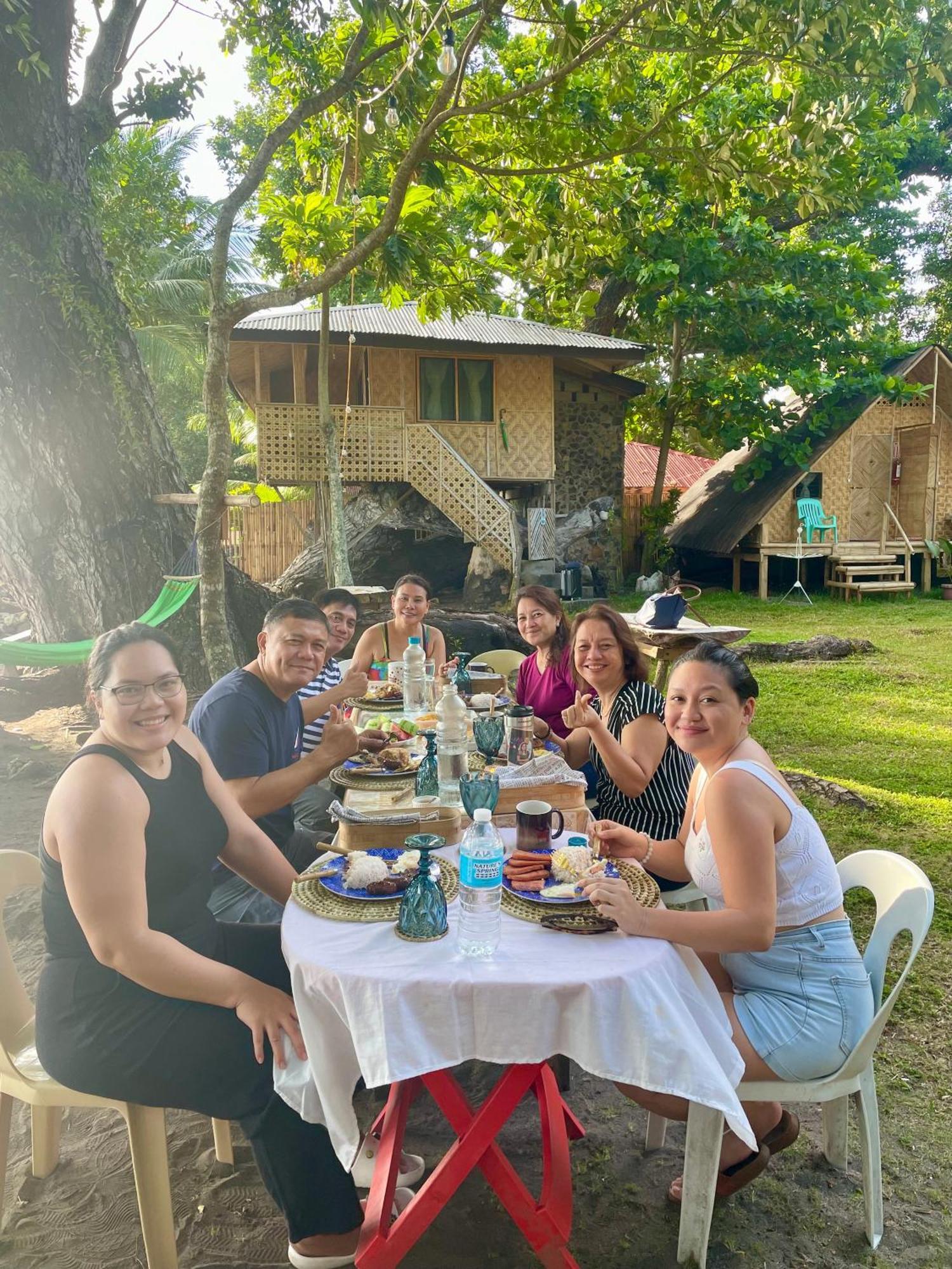 Bed and Breakfast Borbon'S Treehouse By The Sea Mambajao Exterior foto