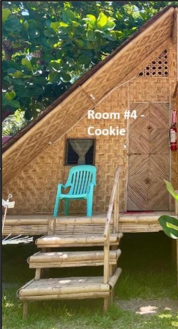 Bed and Breakfast Borbon'S Treehouse By The Sea Mambajao Exterior foto