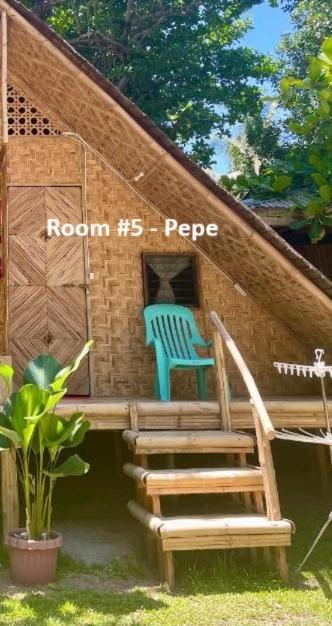 Bed and Breakfast Borbon'S Treehouse By The Sea Mambajao Exterior foto